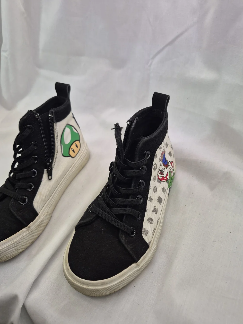 Nintendo Black High-Top Kids Sneakers with Character Print‎